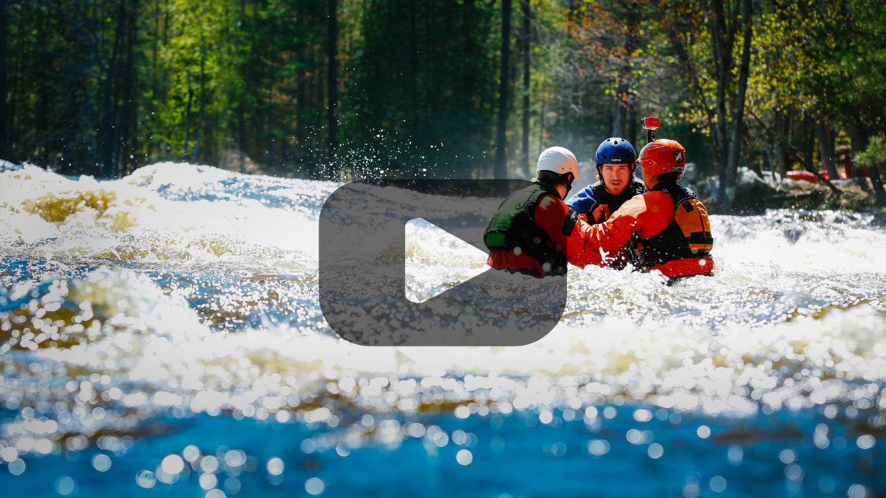 Charger la vidéo: Pourquoi vous devez suivre un cours de sauvetage en eau vive ou en eau vive
