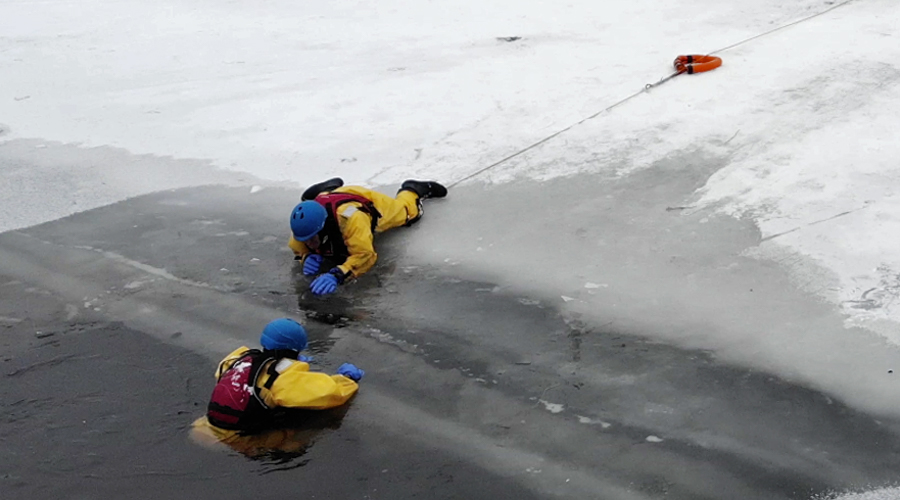 2 Ice Water Rescue Techniques For First Responders - Boreal Rescue